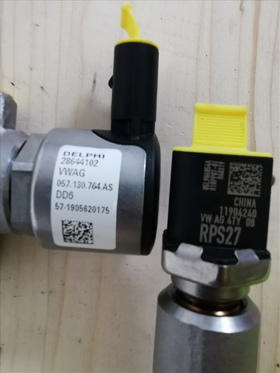 Audi vw 3.0TDI EU6 új railcső pár delphi 059130090ed 2. kép