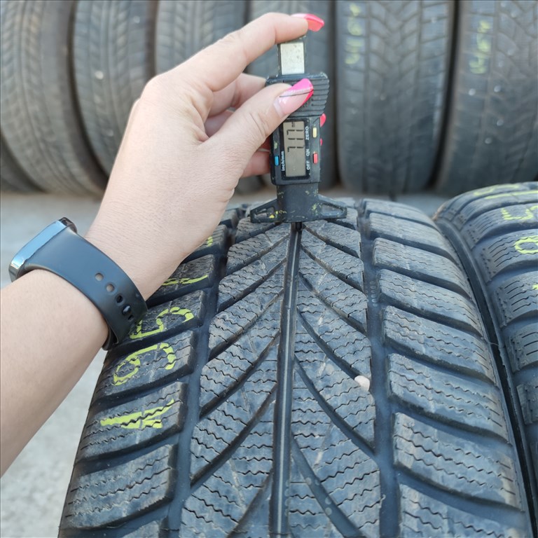  195/50 R16 Maxxis téli gumi 70000ft a 4db/241/ 1. kép