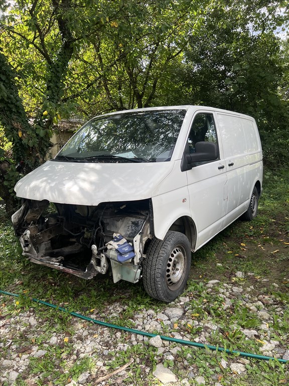 Volkswagen Transporter T5 bontott alkatrészei 1. kép