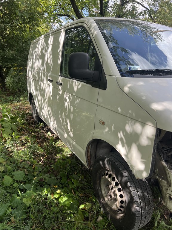 Volkswagen Transporter T5 bontott alkatrészei 2. kép