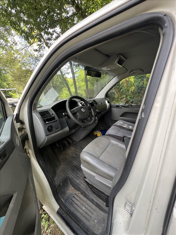 Volkswagen Transporter T5 bontott alkatrészei 3. kép