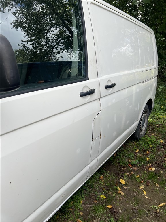 Volkswagen Transporter T5 bontott alkatrészei 4. kép