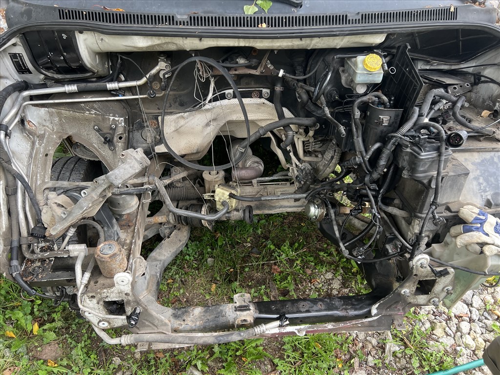 Volkswagen Transporter T5 bontott alkatrészei 6. kép