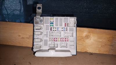 Renault Mégane II, Renault Scénic II Biztosíték tábla  8200481866 8710996347