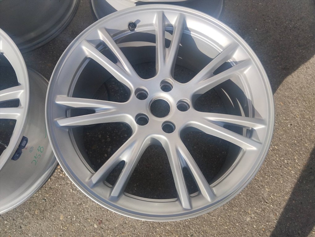 Tesla Model Y Gemini gyári alufelni, 5x114.3, 9.5x19, et45, 64.1 1. kép