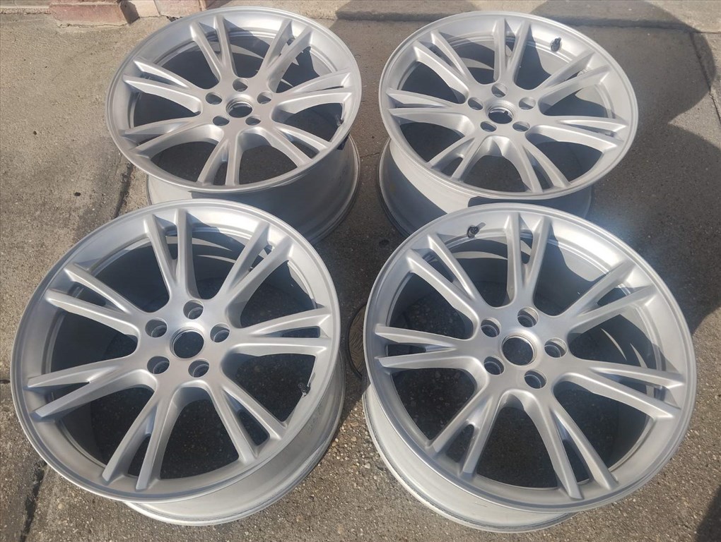 Tesla Model Y Gemini gyári alufelni, 5x114.3, 9.5x19, et45, 64.1 2. kép