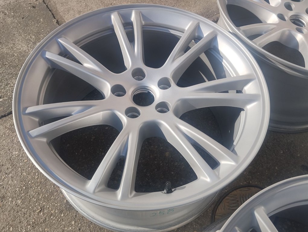 Tesla Model Y Gemini gyári alufelni, 5x114.3, 9.5x19, et45, 64.1 3. kép