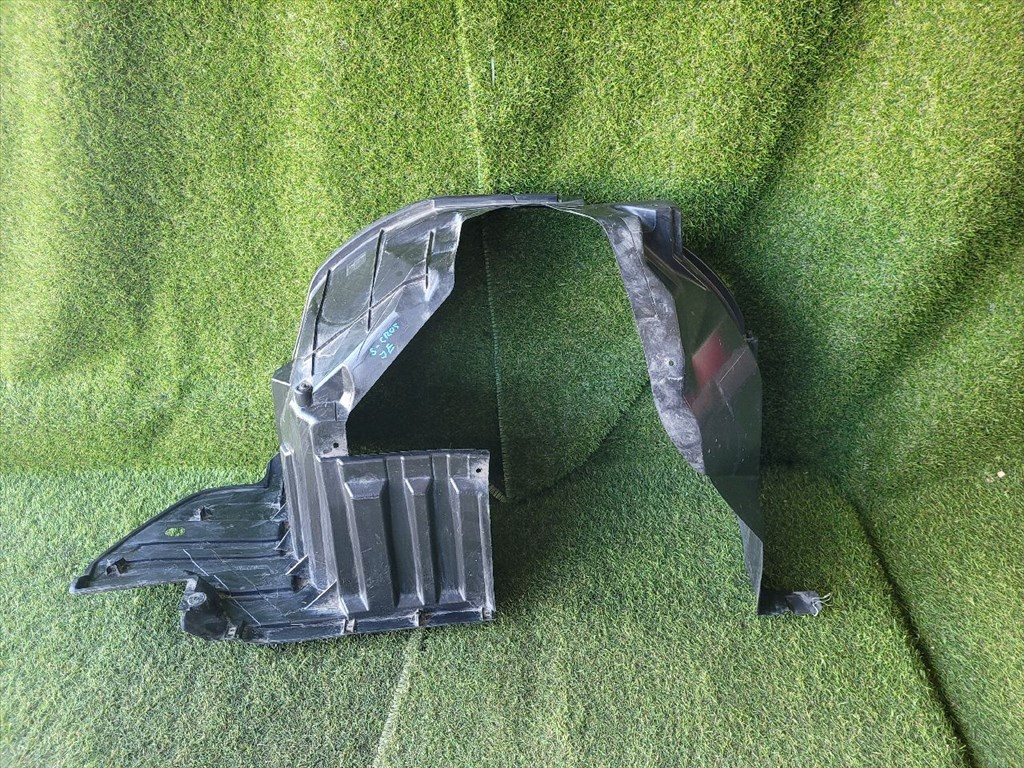 SUZUKI SX4 S-Cross II Jobb első Dobbetét (Kerékjárati, Műanyag) 7232164R 2. kép