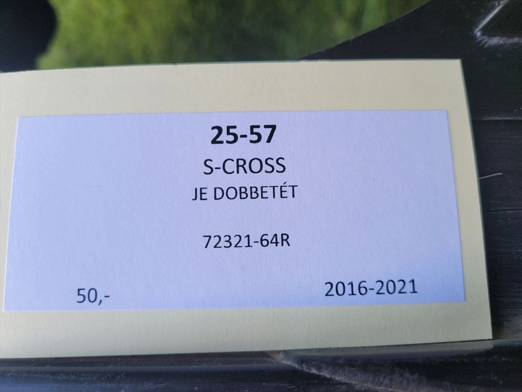 SUZUKI SX4 S-Cross II Jobb első Dobbetét (Kerékjárati, Műanyag) 7232164R 4. kép