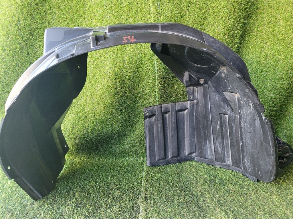 SUZUKI SX4 S-Cross II Jobb első Dobbetét (Kerékjárati, Műanyag) 7232164R 7. kép