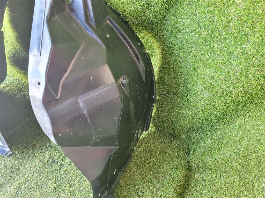 SUZUKI SX4 S-Cross II Jobb első Dobbetét (Kerékjárati, Műanyag) 7232164R 9. kép