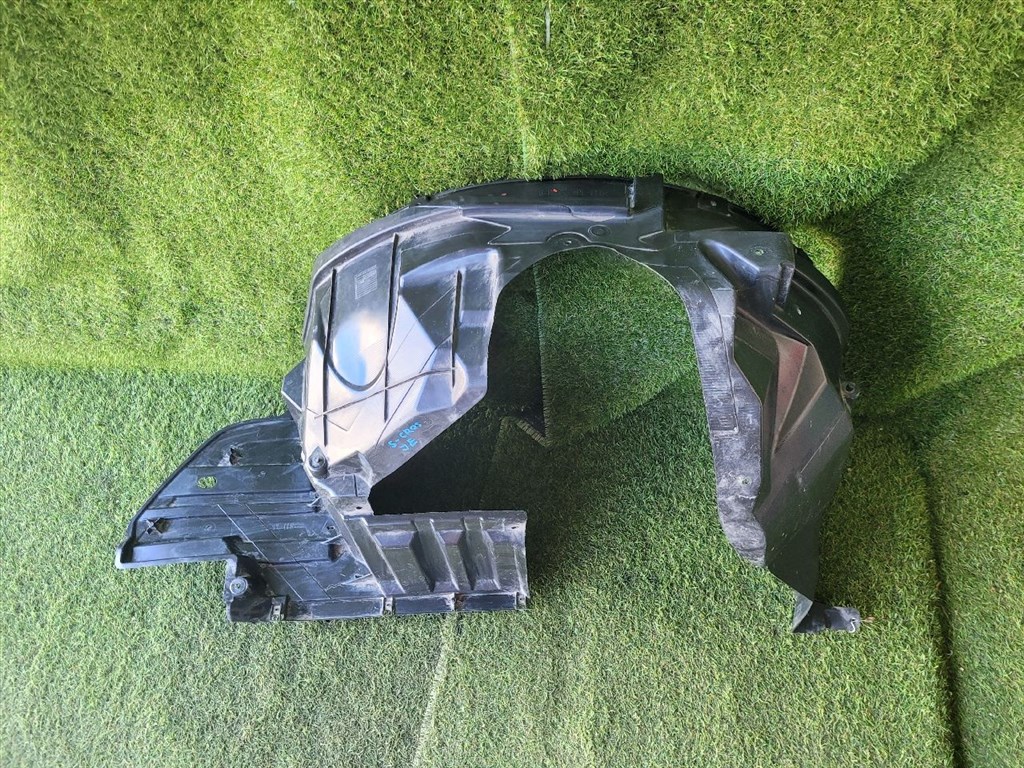 SUZUKI SX4 S-Cross II Jobb első Dobbetét (Kerékjárati, Műanyag) 7232164R 10. kép