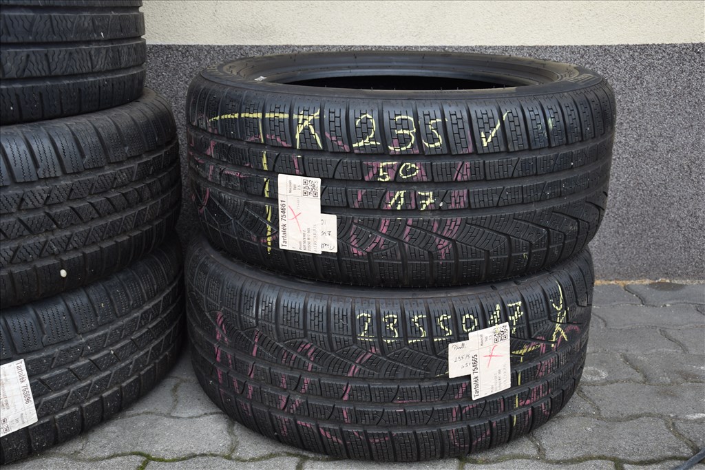  235/50/17" újszerű Pirelli téli gumi gumi 1. kép
