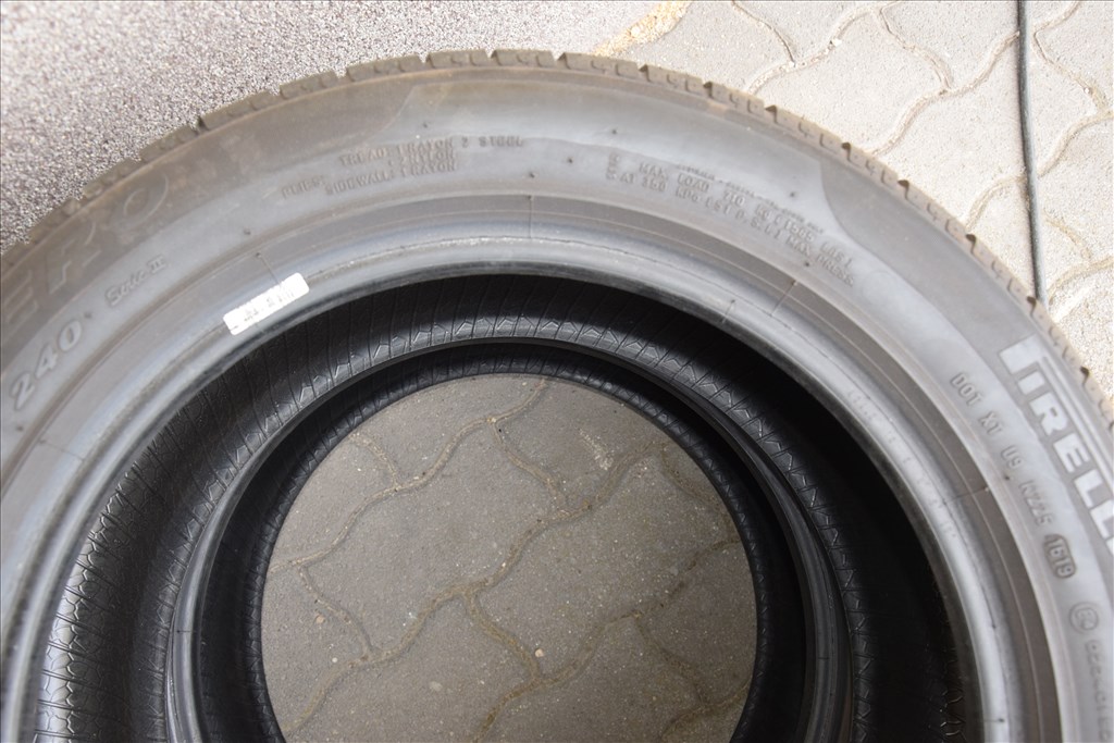  235/50/17" újszerű Pirelli téli gumi gumi 3. kép