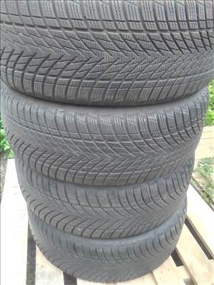  215/50R18 Goodyear UltraGrip Performance3 újszerű téli gumi 
