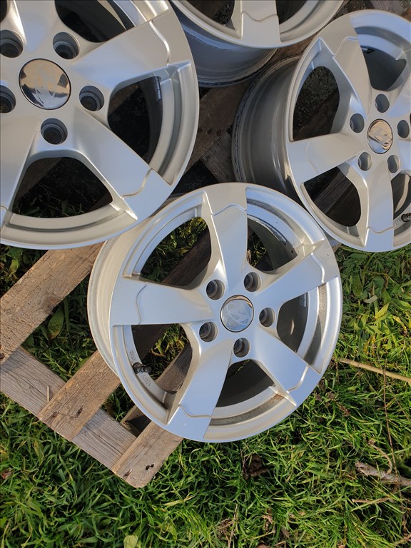 15" 5x114,3 Hyundai + szenzor 3. kép