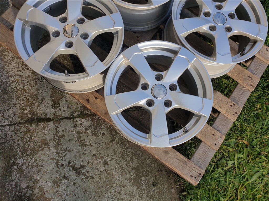 15" 5x114,3 Hyundai + szenzor 4. kép