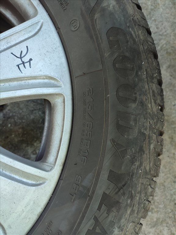 gyári Audi felni goodyear téli gumikkal  3. kép