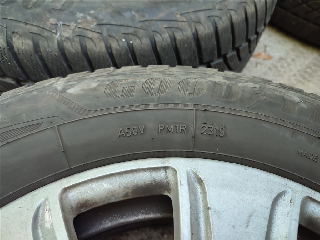 gyári Audi felni goodyear téli gumikkal  4. kép