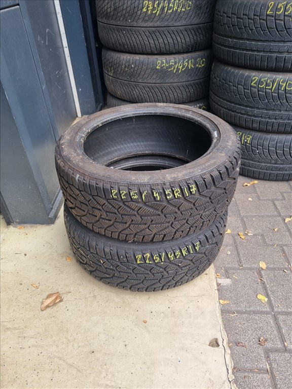  225/4517" újszerű Sebring Snow téli gumi 2db  1. kép