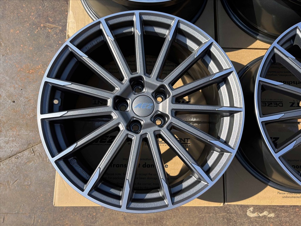Honda gyári specifikus Aez 19" 5x114,3 Új bicolor alufelni 19 coll 2. kép