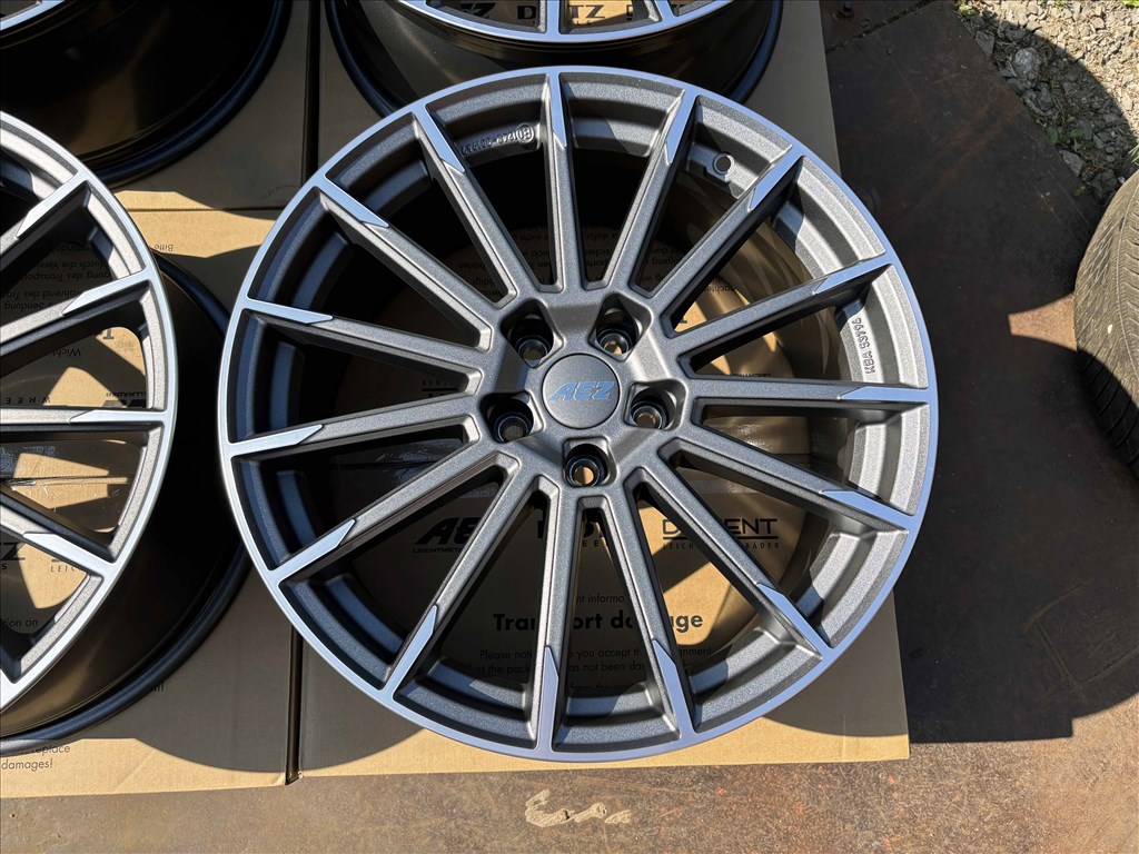 Honda gyári specifikus Aez 19" 5x114,3 Új bicolor alufelni 19 coll 3. kép