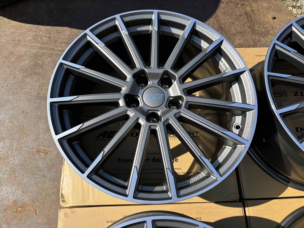 Honda gyári specifikus Aez 19" 5x114,3 Új bicolor alufelni 19 coll 4. kép