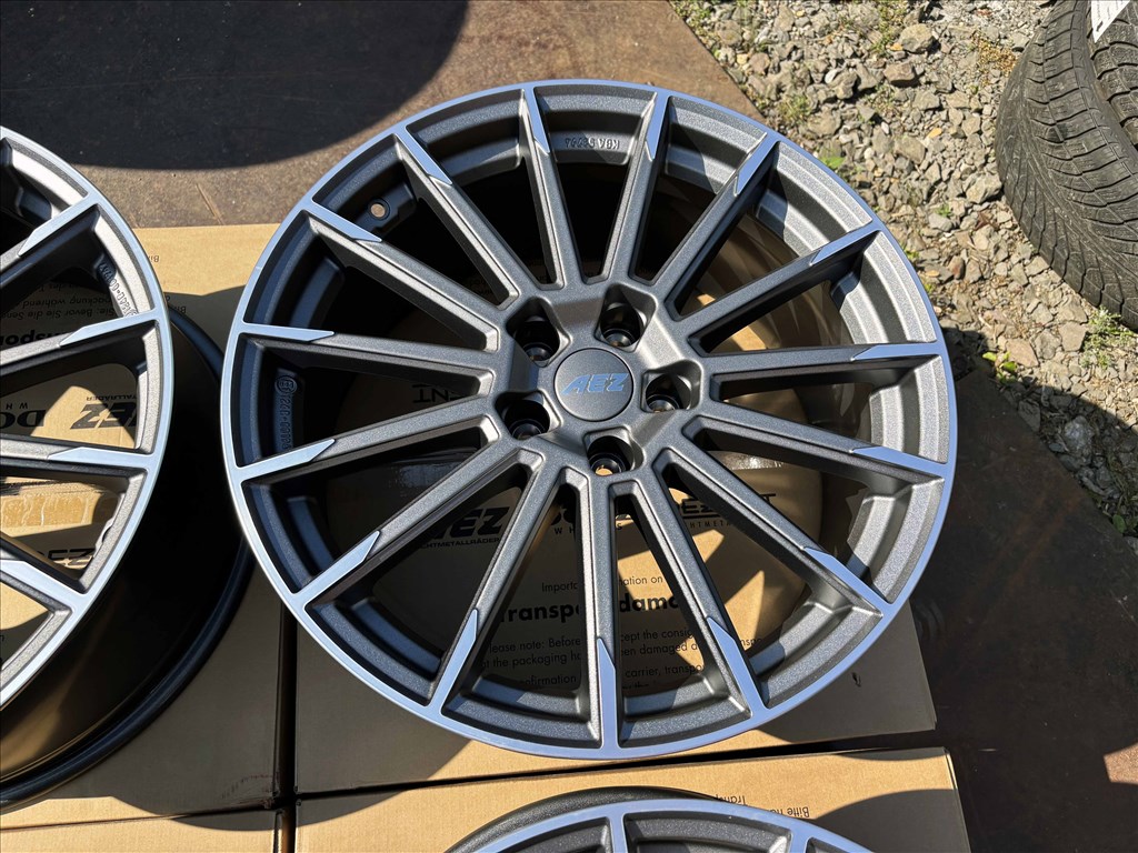 Honda gyári specifikus Aez 19" 5x114,3 Új bicolor alufelni 19 coll 5. kép