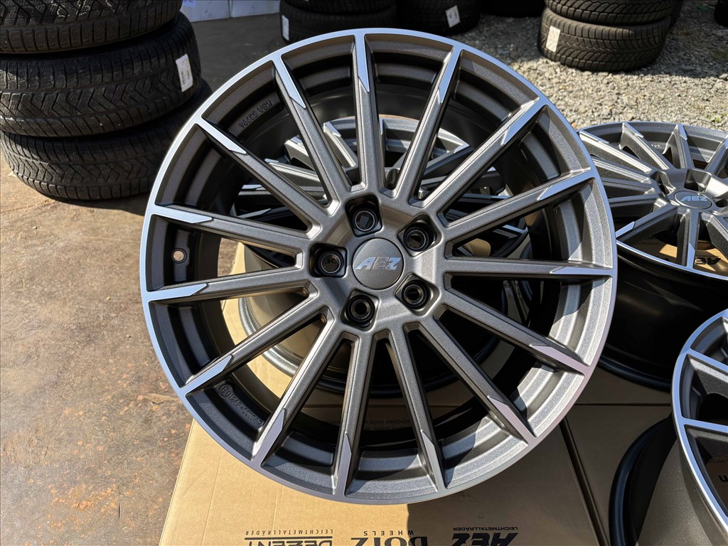 Honda gyári specifikus Aez 19" 5x114,3 Új bicolor alufelni 19 coll 7. kép