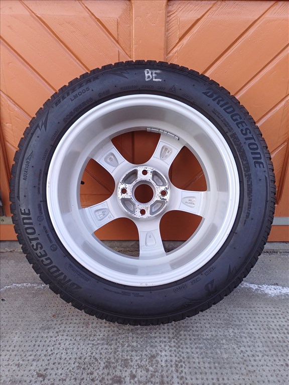  4x108 lyukosztású 16" újszerű Enzo alufelni, rajta 205/55 újszerű Bridgestone téli gumi gumi  3. kép