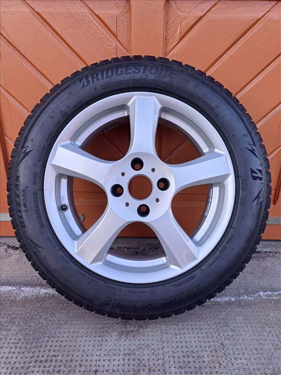  4x108 lyukosztású 16" újszerű Enzo alufelni, rajta 205/55 újszerű Bridgestone téli gumi gumi  4. kép