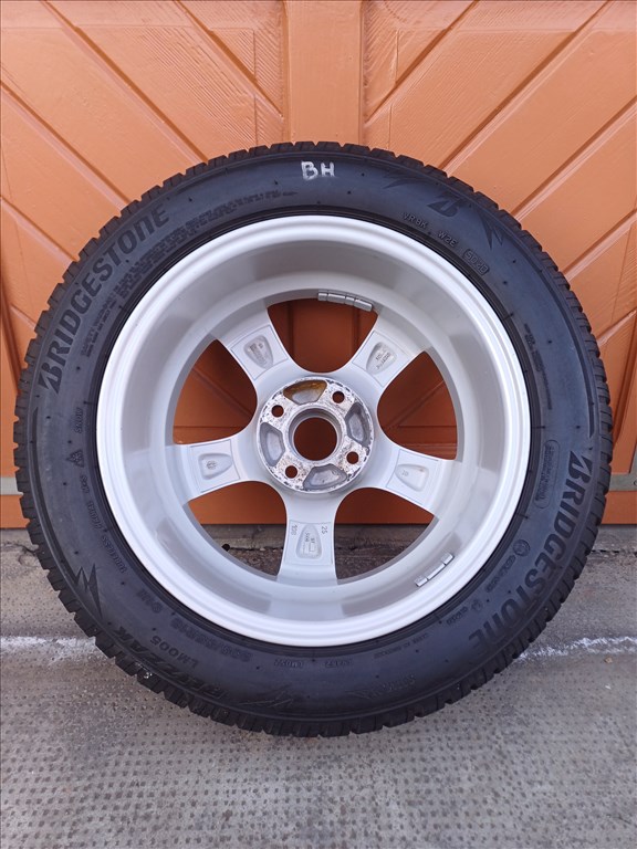 4x108 lyukosztású 16" újszerű Enzo alufelni, rajta 205/55 újszerű Bridgestone téli gumi gumi  5. kép