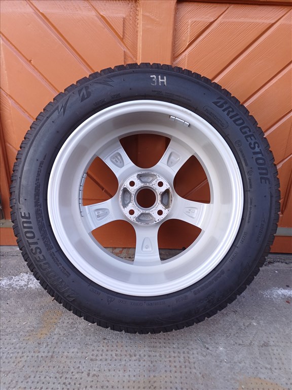  4x108 lyukosztású 16" újszerű Enzo alufelni, rajta 205/55 újszerű Bridgestone téli gumi gumi  9. kép