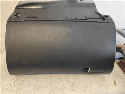 Audi A4 (B6/B7) kesztyűtartó 