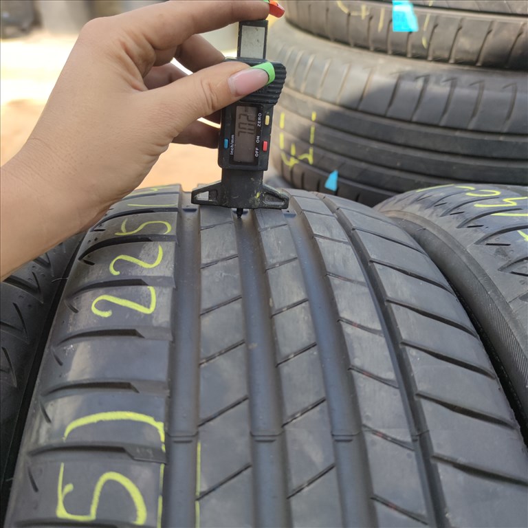 225/40 R19 Bridgestone nyári gumi 140000ft a 4db/185/ 3. kép