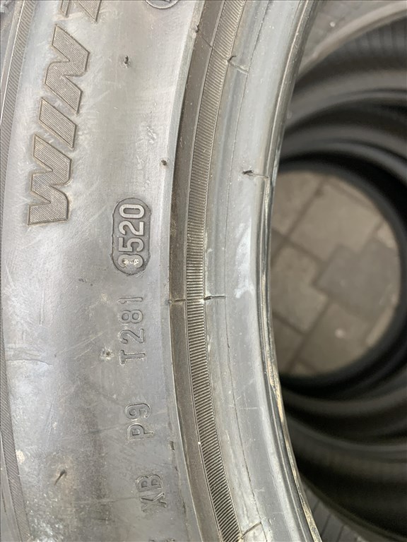  235/4519" újszerű Pirelli téli gumi  2. kép