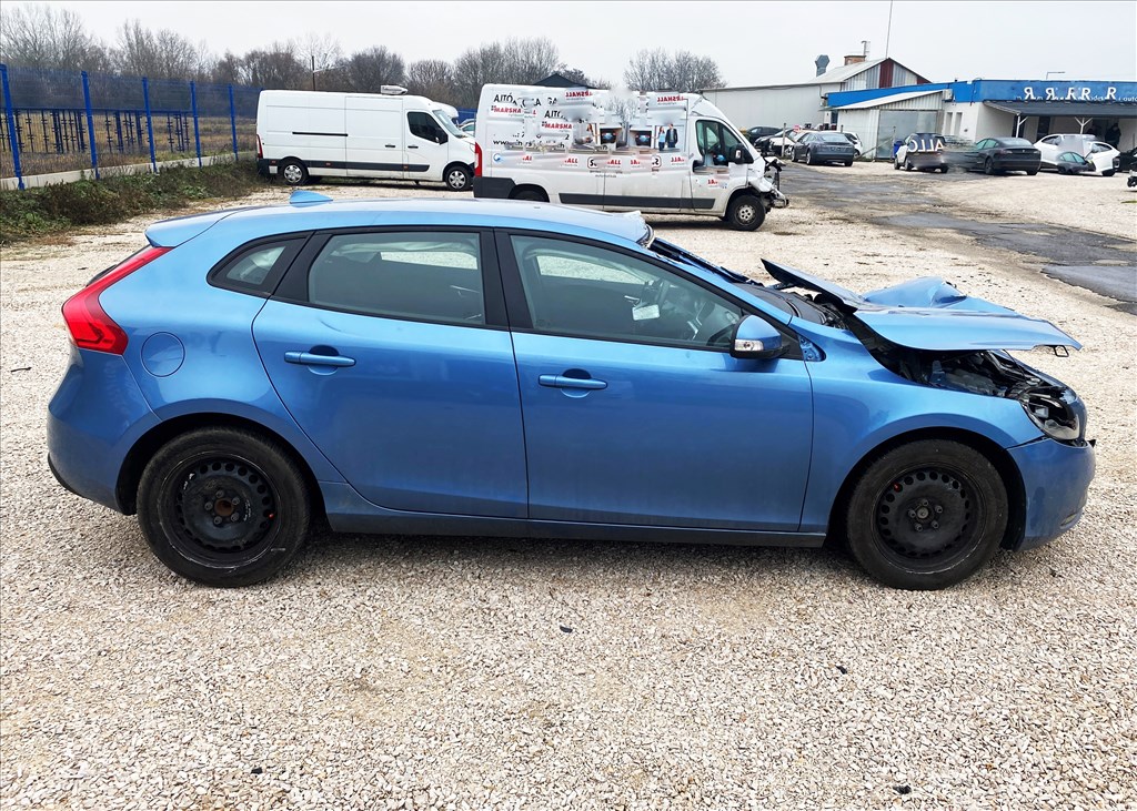 Bontásra: Volvo V40 1.6D váltó yv1mv8431f2223368 2. kép