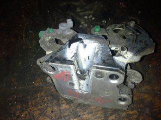 Suzuki Swift II Bal hátsó Ajtózár *68298*