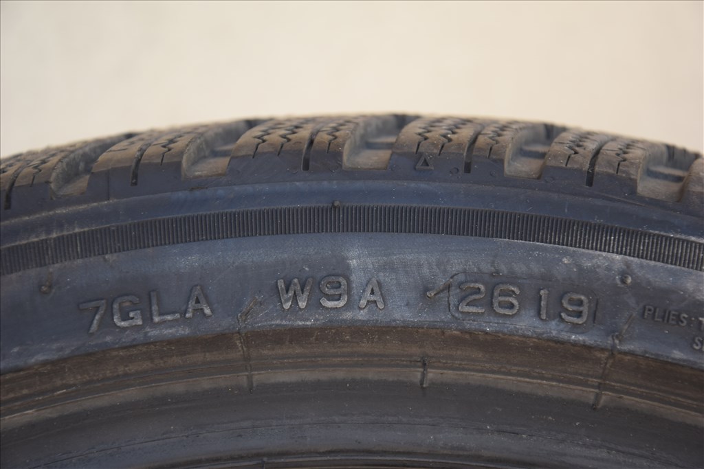  245/3520" újszerű Bridgestone Blizzak téli gumi gumi 3. kép