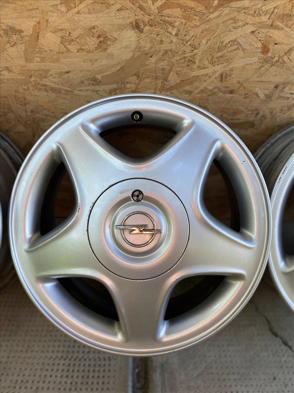  5x110 lyukosztású 6JJ 15" használt Gyári alufelni 4. kép