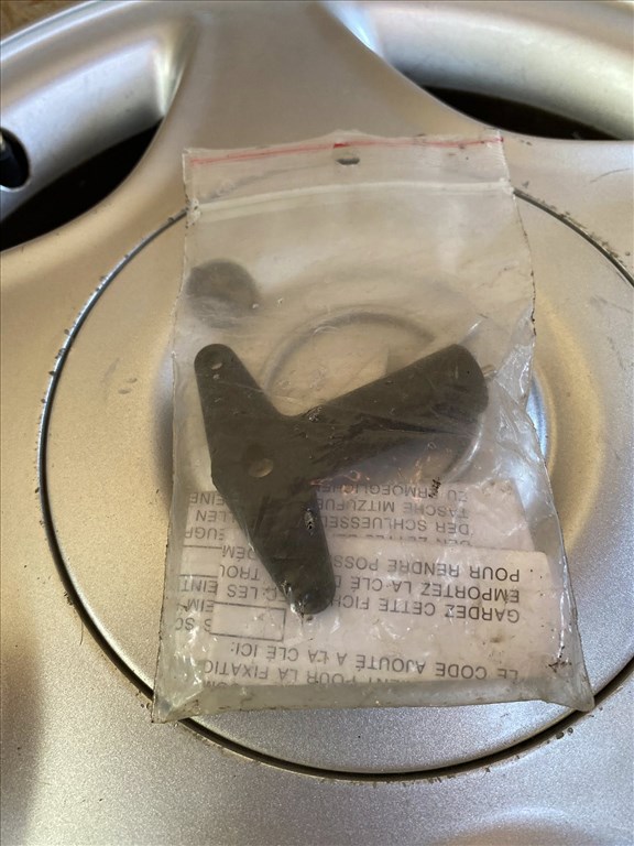  5x110 lyukosztású 6JJ 15" használt Gyári alufelni 6. kép