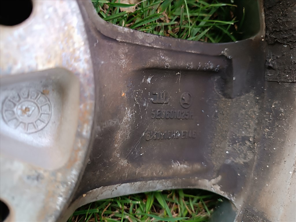 Skoda Octavia III felni eladó! 5E0601025H 8Z8 5. kép