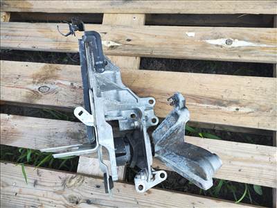 Nissan Qashqai (J10) váltó tartóbak  8200457080