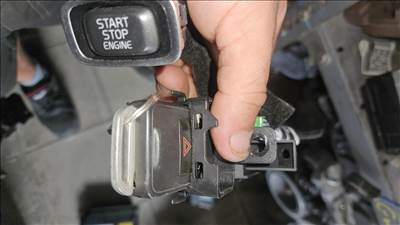 Volvo V40 T3 Gyújtás kapcsoló volvo v40 2014