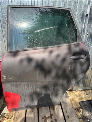 Seat Altea Bal hátsó ajtó , üresen, fólia alatt piros színű