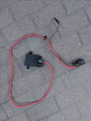 BMW 5-ös,F07,F10,F11, 7-es,F01 pozitív, negatív kábel, kábel elosztó, csatlakozó pont motortérben.  9153418