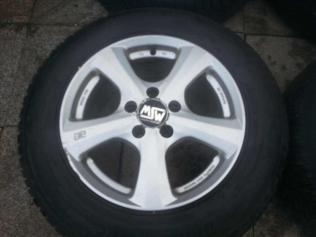  5x112 lyukosztású OZ alufelni, rajta 215/65R16 Bridgestone téli gumi  1. kép