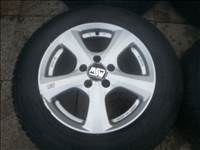  5x112 lyukosztású OZ alufelni, rajta 215/65R16 Bridgestone téli gumi 