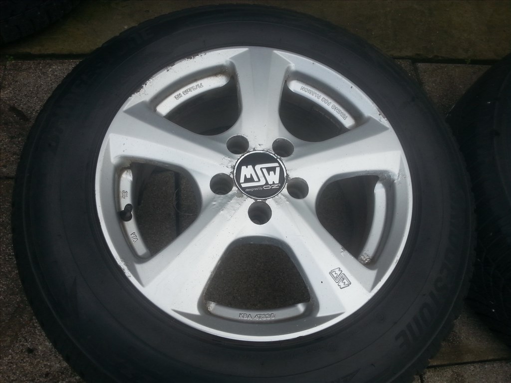  5x112 lyukosztású OZ alufelni, rajta 215/65R16 Bridgestone téli gumi  4. kép