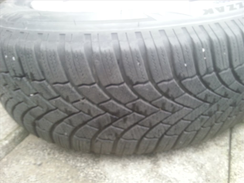  5x112 lyukosztású OZ alufelni, rajta 215/65R16 Bridgestone téli gumi  8. kép